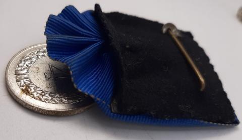 4 YEARS FAITHFUL SERVICES WEHRMACHT MEDAL AWARD PARADE MOUNTED WITH EAGLE PIN ON RIBBON