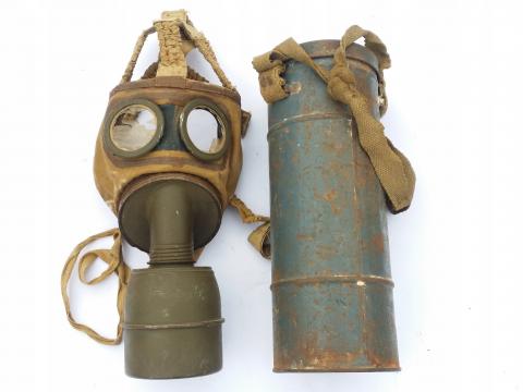 WW2 GERMAN NAZI INVASION OF POLAND POLISH GAS MASK SET WITH FILTER AND CASE