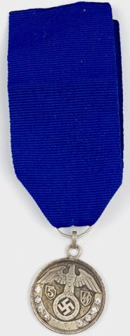 Waffen SS 5th Panzer division commemorative medaillon made as a medal with blue ribbon