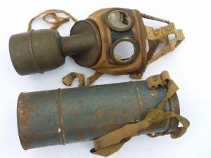 WW2 GERMAN NAZI INVASION OF POLAND POLISH GAS MASK SET WITH FILTER AND CASE