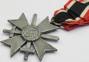 WW2 GERMAN NAZI ORIGINAL WAR MERIT CROSS WITH SWORDS MEDAL AWARD