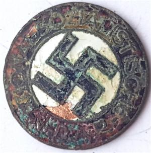 WW2 GERMAN NAZI RELIC GROUND DUG FOUND NSDAP MEMBERSHIP PIN BY RZM ADOLF HITLER THIRD REICH