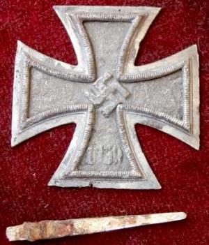 Iron Cross medal award 1st class relic ground dug found in KURLAND battlefield waffen SS - Wehrmacht