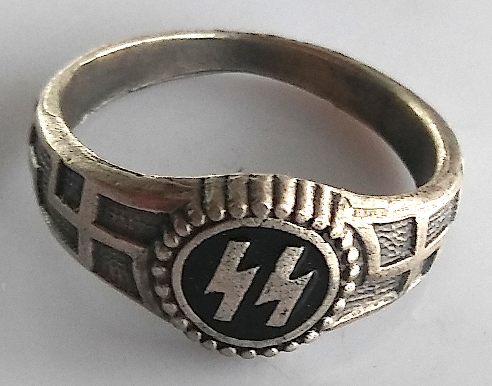 Кольца вермахта. Кольцо Ваффен СС. SS ww2 Ring. Waffen SS перстень. Перстень СС 1943.